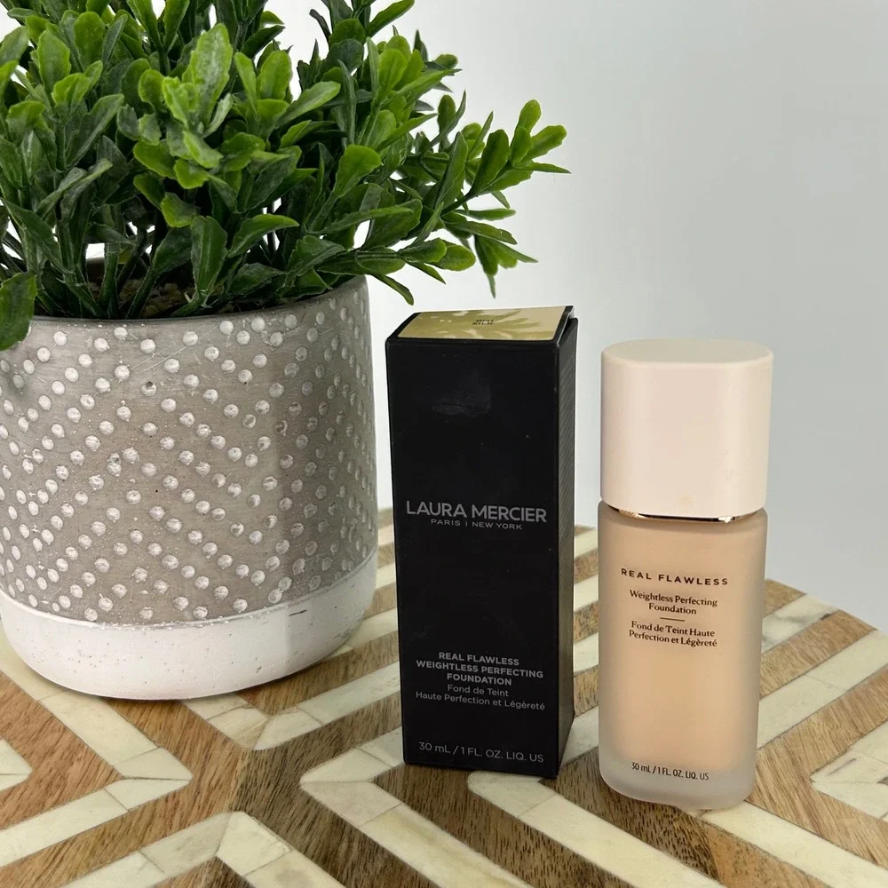 Laura Mercier Real Flawless Weightless Perfecting Foundation 0N1 Silk 1oz New
